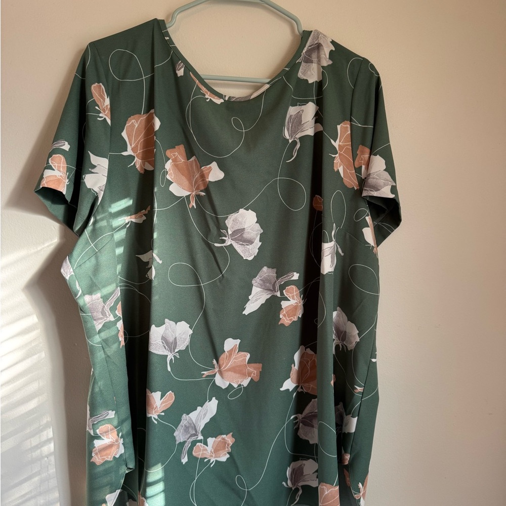 Ava & Viv Green Floral Blouse